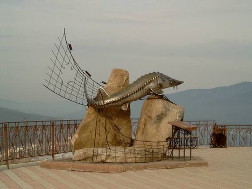 Памятник осетру.JPG